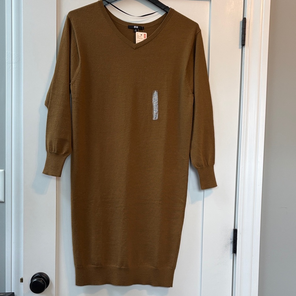 Uniqlo NWT long sleeved v-neck wool blend knit dress Sz XS